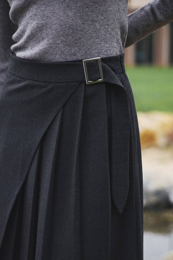 BE BLUE - ANTRASİT PİLELİ ASİMETRİK ETEK