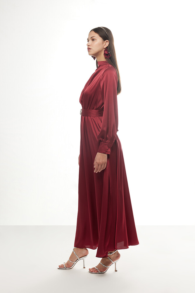 BE BLUE - BORDO TAŞLI SATEN ELBİSE