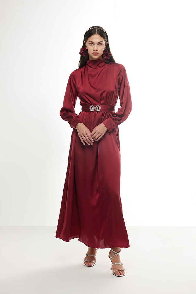 BORDO TAŞLI SATEN ELBİSE