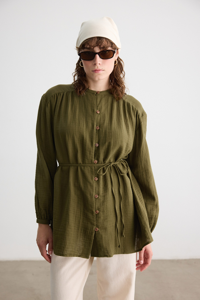 BE BLUE - ÇİMEN AHŞAP DÜĞMELİ MÜSLİN GÖMLEK