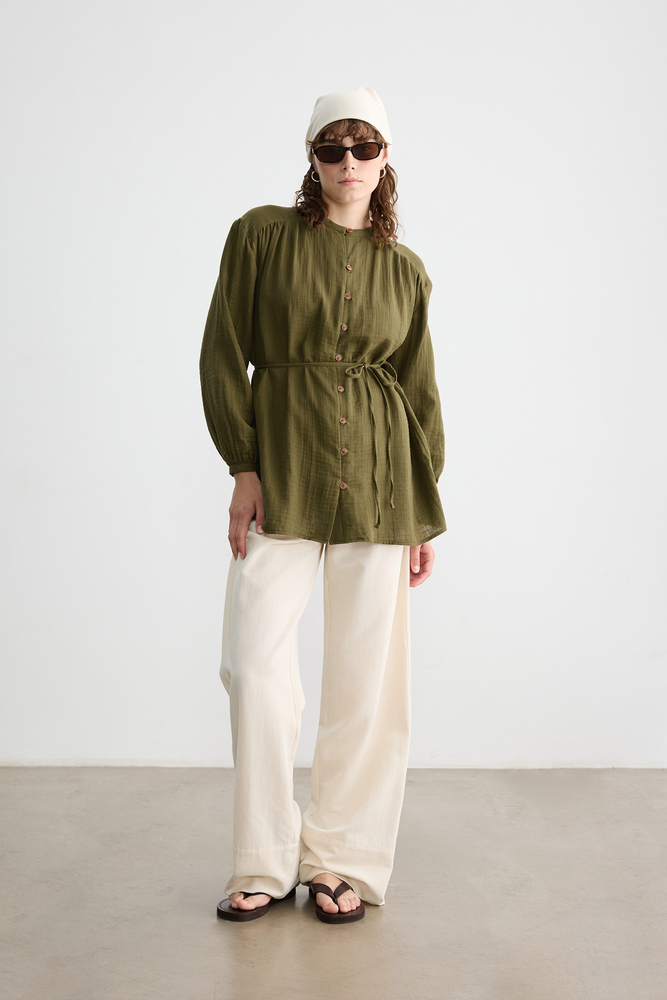 BE BLUE - ÇİMEN AHŞAP DÜĞMELİ MÜSLİN GÖMLEK