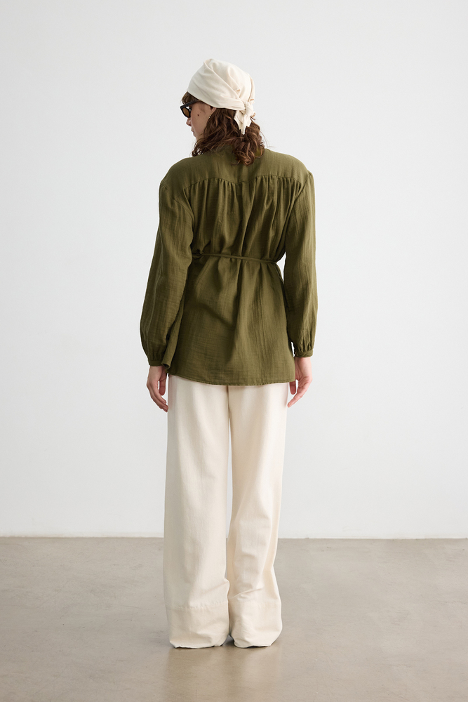 BE BLUE - ÇİMEN AHŞAP DÜĞMELİ MÜSLİN GÖMLEK