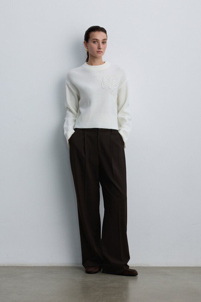 BE BLUE - EKRU ÇİÇEK DETAYLI TRİKO KAZAK