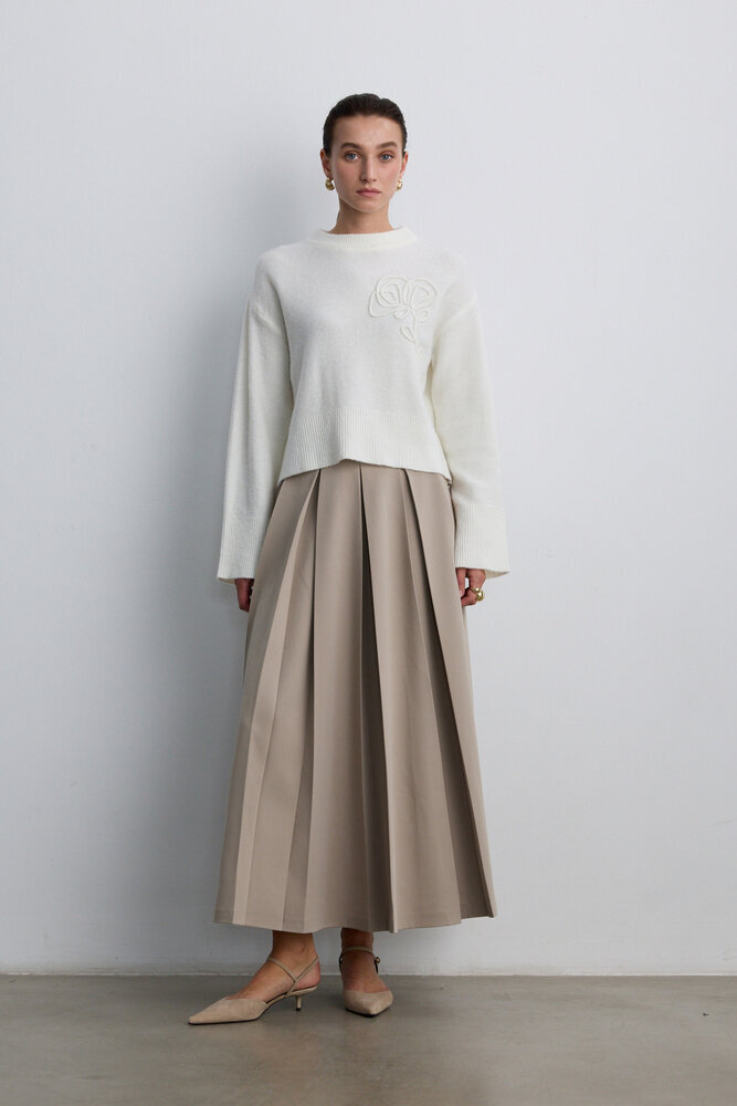 BE BLUE - EKRU ÇİÇEK DETAYLI TRİKO KAZAK