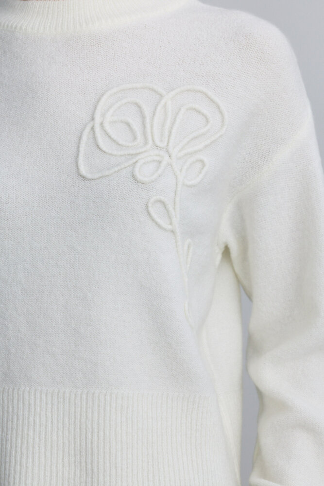 BE BLUE - EKRU ÇİÇEK DETAYLI TRİKO KAZAK