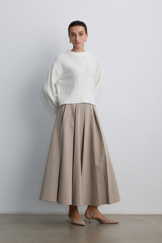 BE BLUE - EKRU ÇİÇEK DETAYLI TRİKO KAZAK