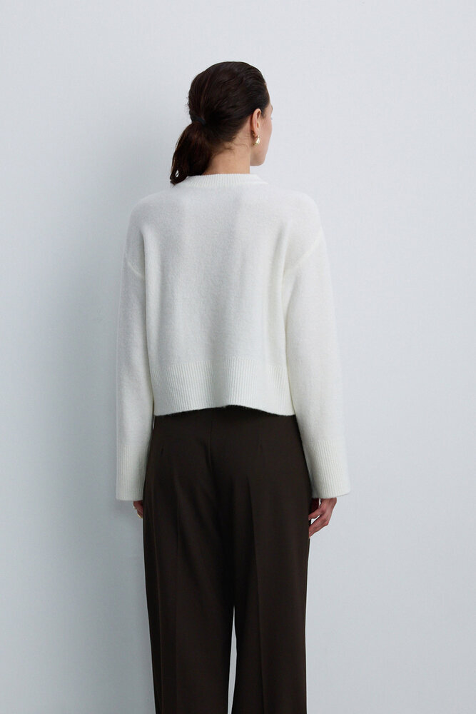 BE BLUE - EKRU ÇİÇEK DETAYLI TRİKO KAZAK