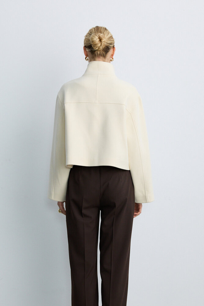 BE BLUE - EKRU DİK YAKA KISA KABAN