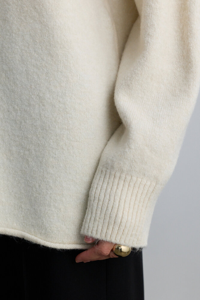 BE BLUE - EKRU DİKİŞ DETAYLI TRİKO KAZAK