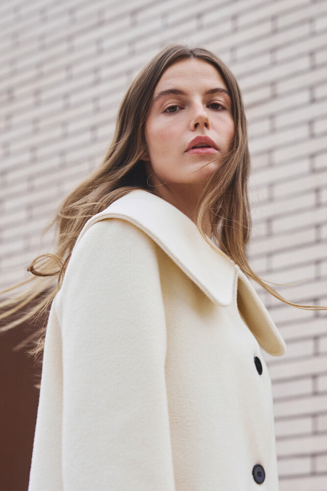 BE BLUE - EKRU GENİŞ YAKALI MİNİMAL KABAN