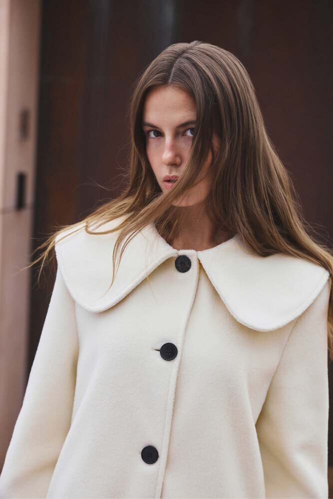 BE BLUE - EKRU GENİŞ YAKALI MİNİMAL KABAN