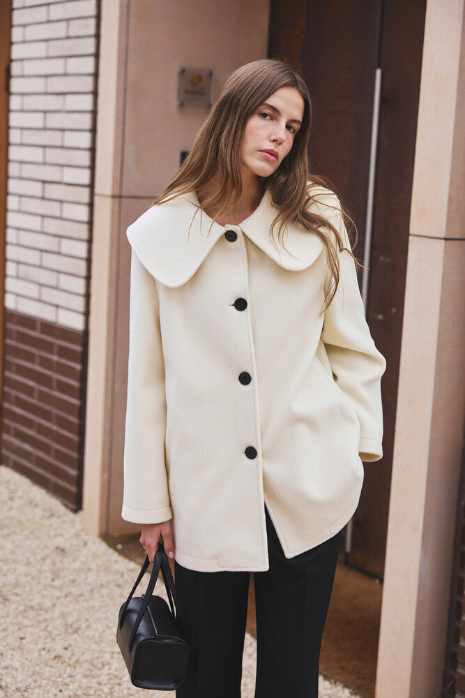 BE BLUE - EKRU GENİŞ YAKALI MİNİMAL KABAN