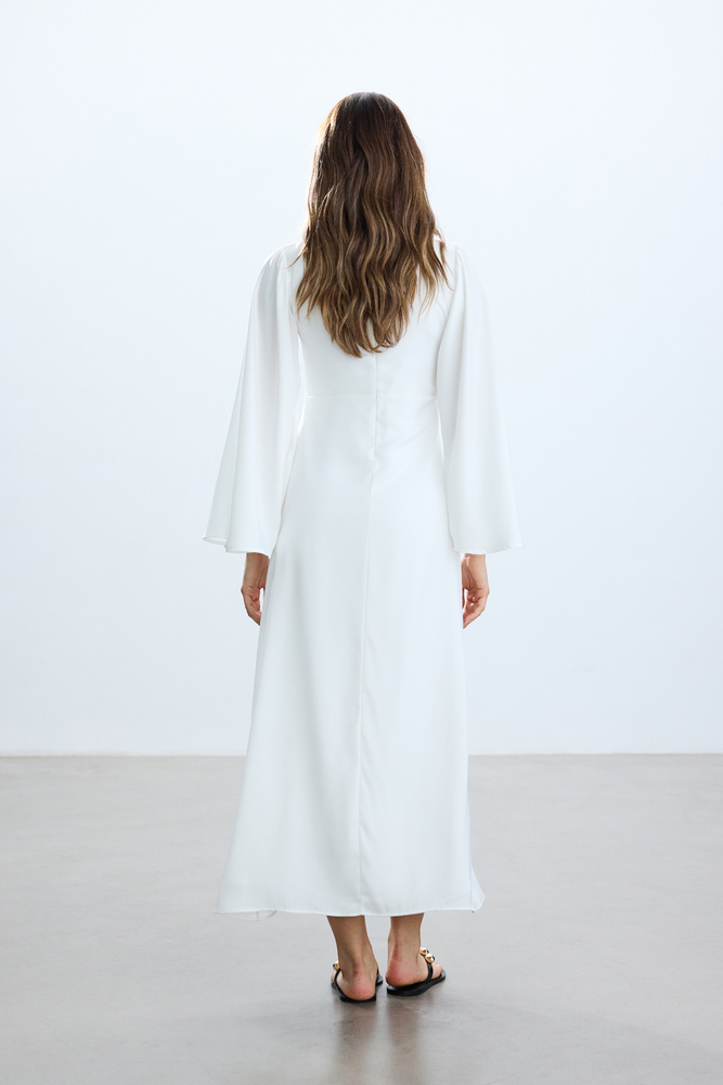 BE BLUE - EKRU KOLU VOLANLI ROMANTİK SATEN ELBİSE