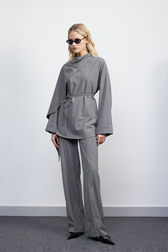 BE BLUE - GRİ FULAR DETAYLI BLUZ