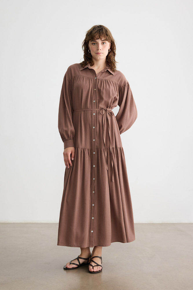 BE BLUE - GÜLKURUSU SEDEF DÜĞMELİ KRİNKIL ELBİSE