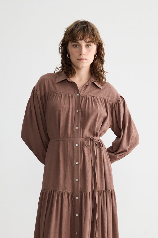 BE BLUE - GÜLKURUSU SEDEF DÜĞMELİ KRİNKIL ELBİSE