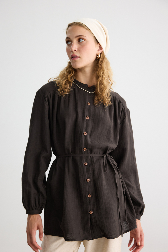 BE BLUE - KAHVERENGİ AHŞAP DÜĞMELİ MÜSLİN GÖMLEK