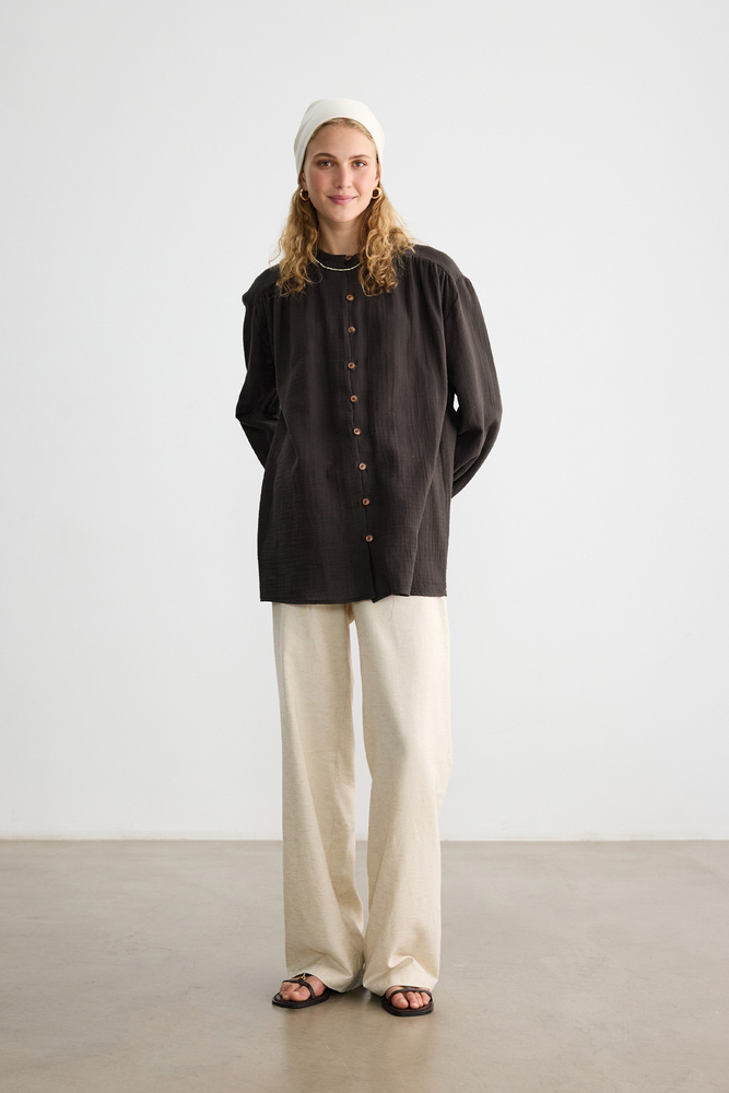 BE BLUE - KAHVERENGİ AHŞAP DÜĞMELİ MÜSLİN GÖMLEK