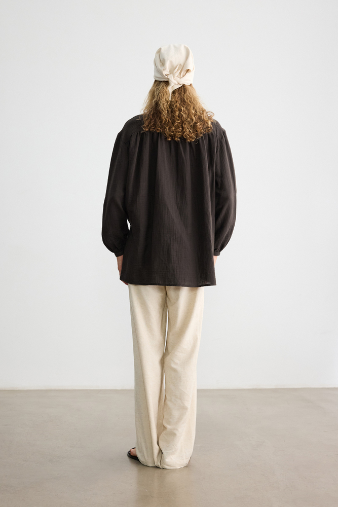 BE BLUE - KAHVERENGİ AHŞAP DÜĞMELİ MÜSLİN GÖMLEK