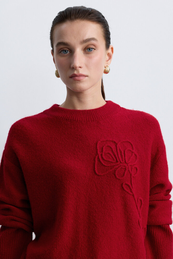 BE BLUE - KIRMIZI ÇİÇEK DETAYLI TRİKO KAZAK