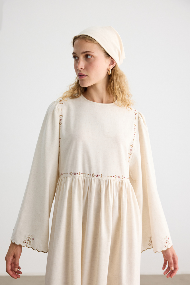 BE BLUE - NATÜREL NAKIŞ DETAYLI PAMUK KETEN ELBİSE