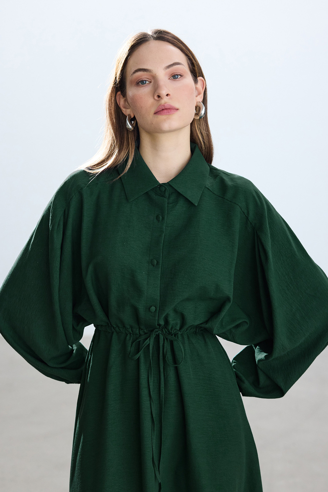 BE BLUE - ORMAN YEŞİLİ BELİ BÜZGÜLÜ ELBİSE