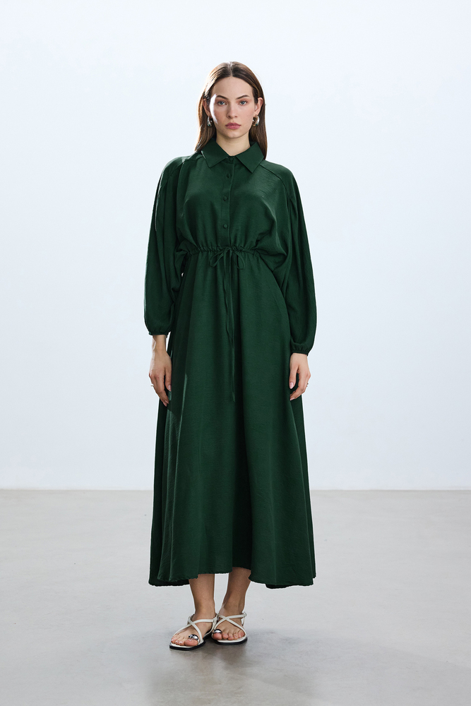 BE BLUE - ORMAN YEŞİLİ BELİ BÜZGÜLÜ ELBİSE