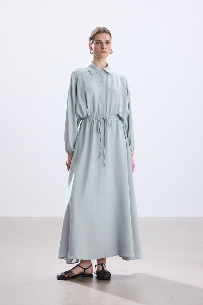 BE BLUE - PASTEL MAVİ BELİ BÜZGÜLÜ ELBİSE