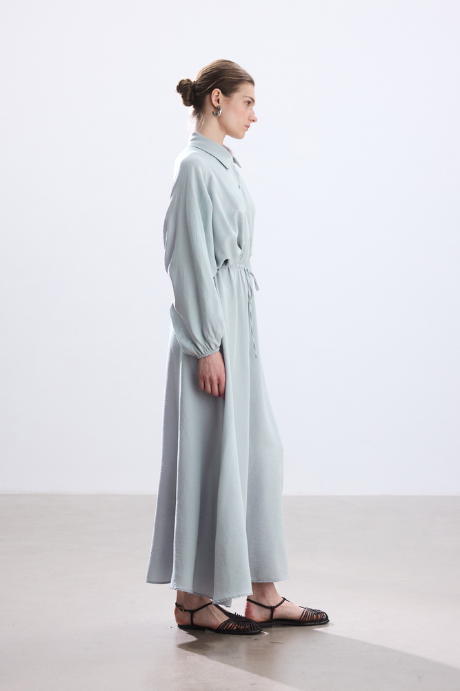 BE BLUE - PASTEL MAVİ BELİ BÜZGÜLÜ ELBİSE