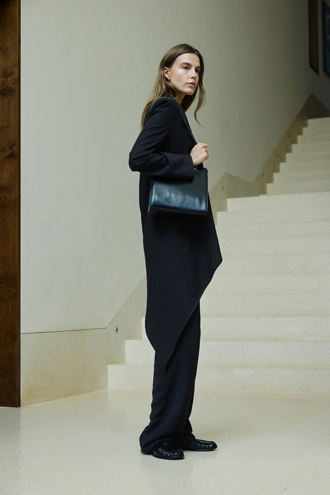 BE BLUE - SİYAH ÇİZGİLİ ASİMETRİK BLUZ