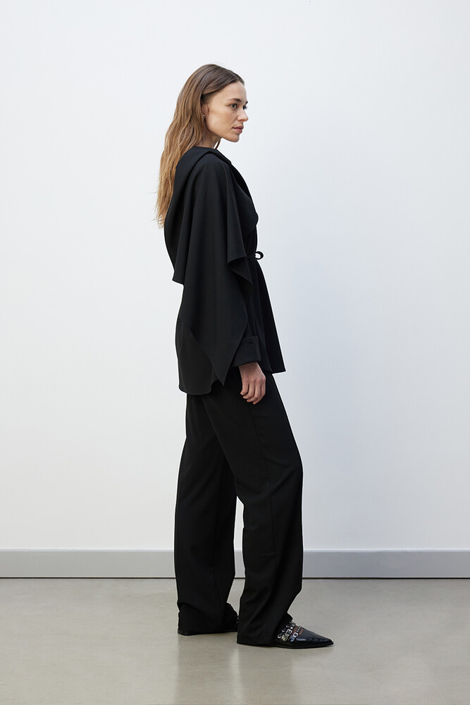 BE BLUE - SİYAH FULAR DETAYLI BLUZ