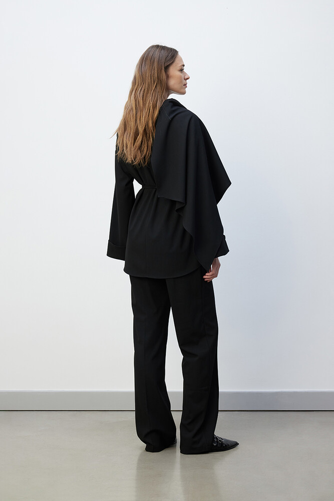 BE BLUE - SİYAH FULAR DETAYLI BLUZ