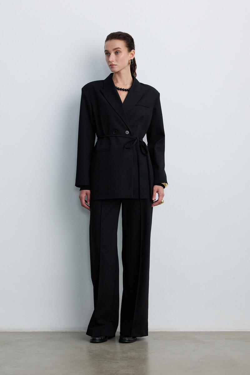 SİYAH KUŞAKLI BLAZER