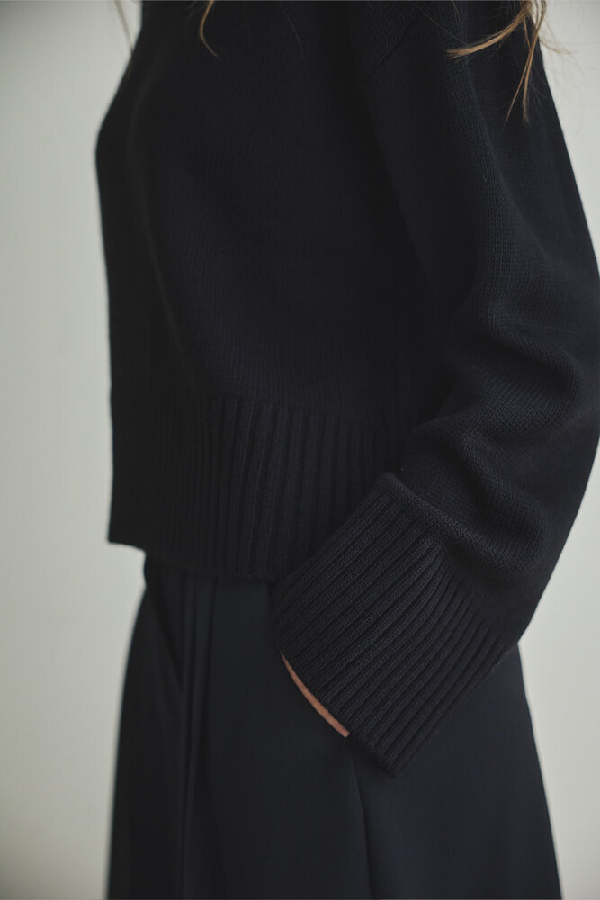 BE BLUE - SİYAH MİNİMAL KISA KAZAK