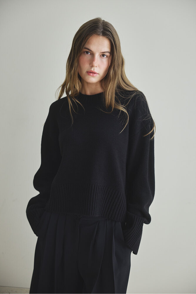 BE BLUE - SİYAH MİNİMAL KISA KAZAK