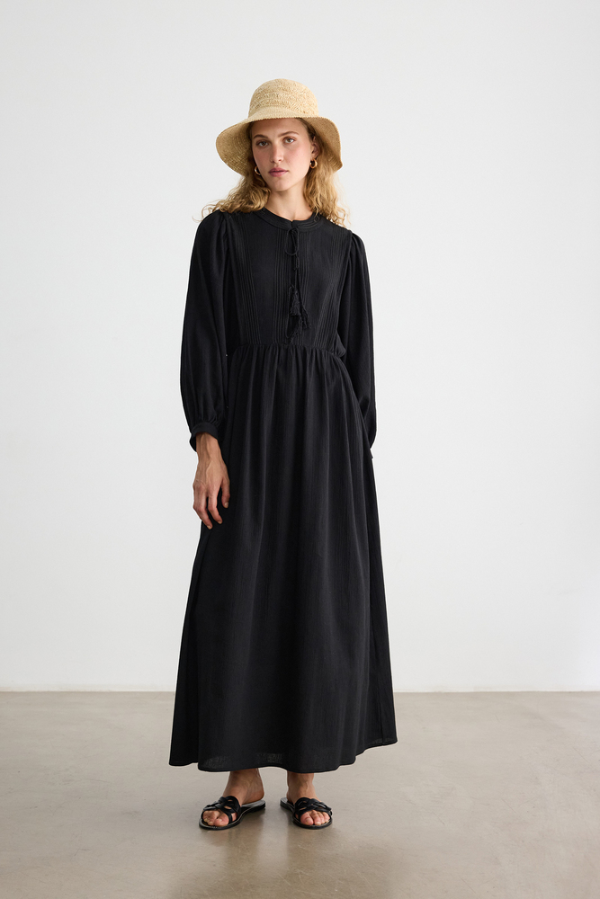 BE BLUE - SİYAH NAKIŞ DETAYLI DOKULU ELBİSE