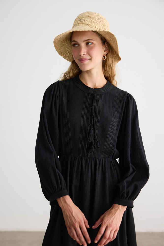 BE BLUE - SİYAH NAKIŞ DETAYLI DOKULU ELBİSE