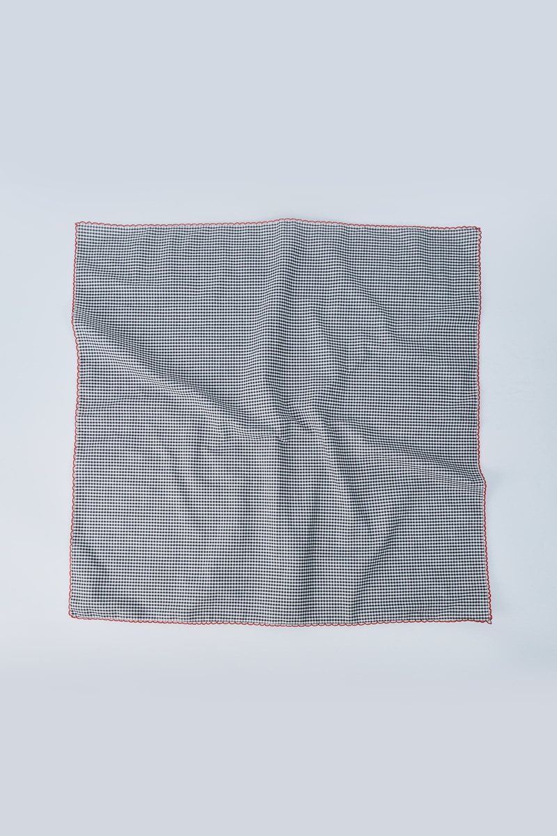 SİYAH NAKIŞLI PÖTİKARE BANDANA