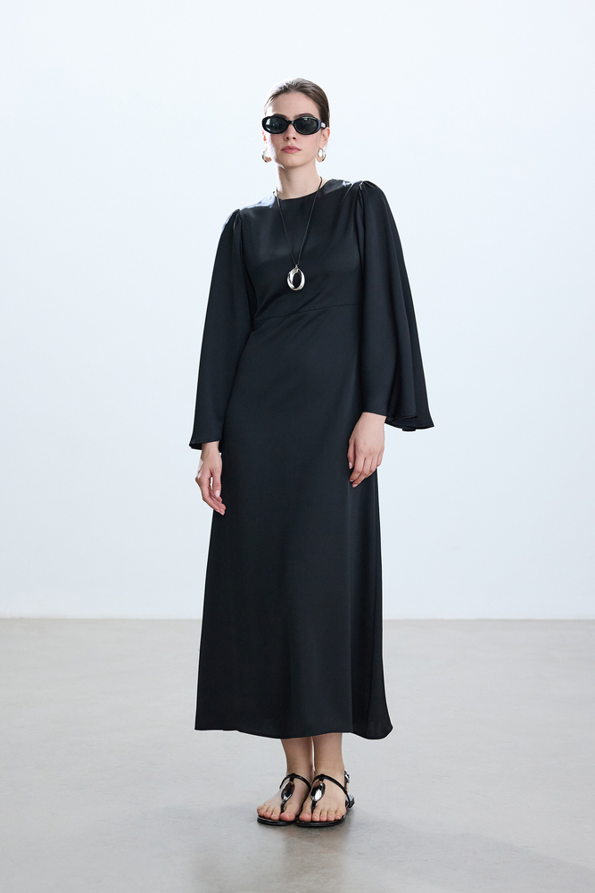 BE BLUE - SİYAH KOLU VOLANLI ROMANTİK SATEN ELBİSE