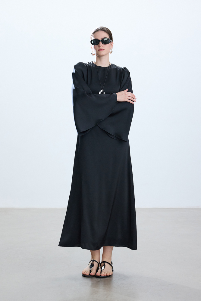 BE BLUE - SİYAH KOLU VOLANLI ROMANTİK SATEN ELBİSE