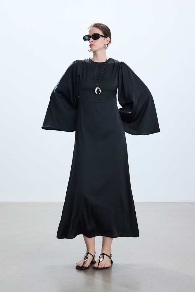 BE BLUE - SİYAH KOLU VOLANLI ROMANTİK SATEN ELBİSE