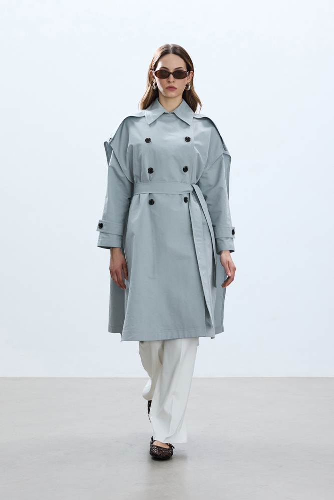 BE BLUE - TOZLU MAVİ UZUN PELERİNLİ TRENÇKOT