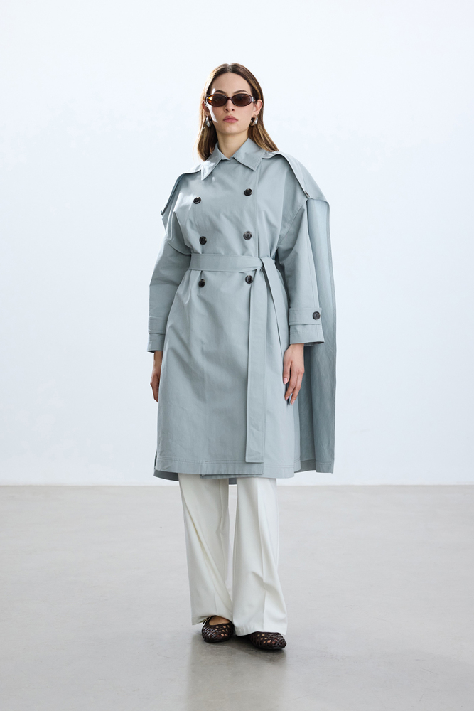 BE BLUE - TOZLU MAVİ UZUN PELERİNLİ TRENÇKOT