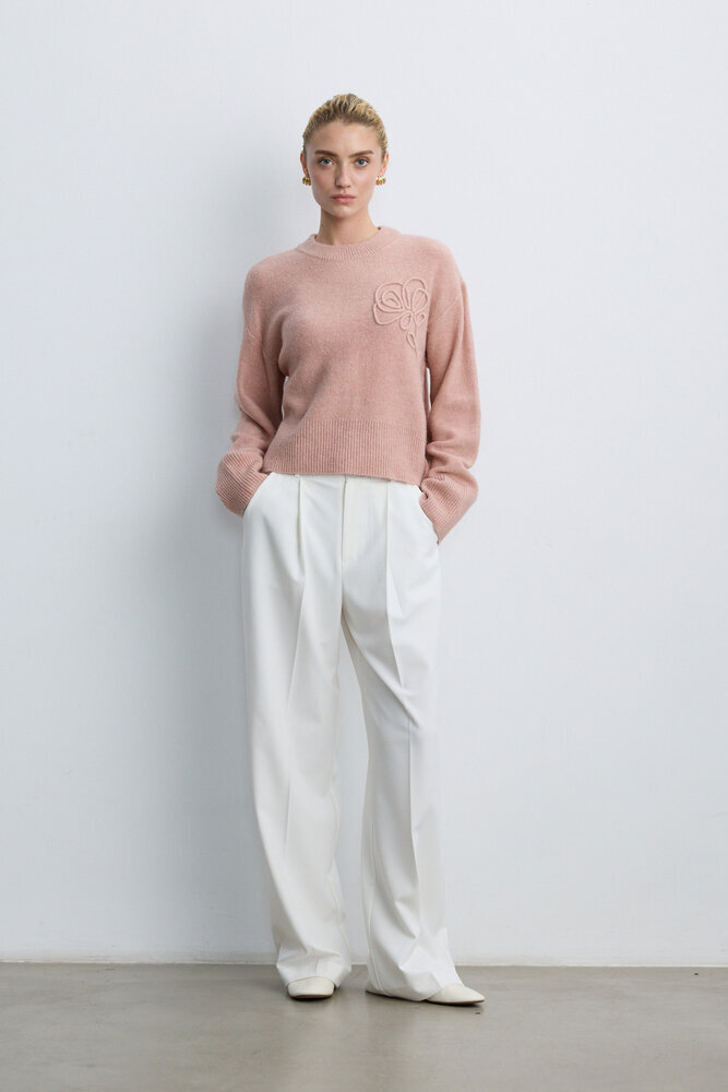 BE BLUE - TOZLU PEMBE ÇİÇEK DETAYLI TRİKO KAZAK