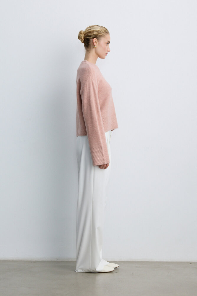 BE BLUE - TOZLU PEMBE ÇİÇEK DETAYLI TRİKO KAZAK